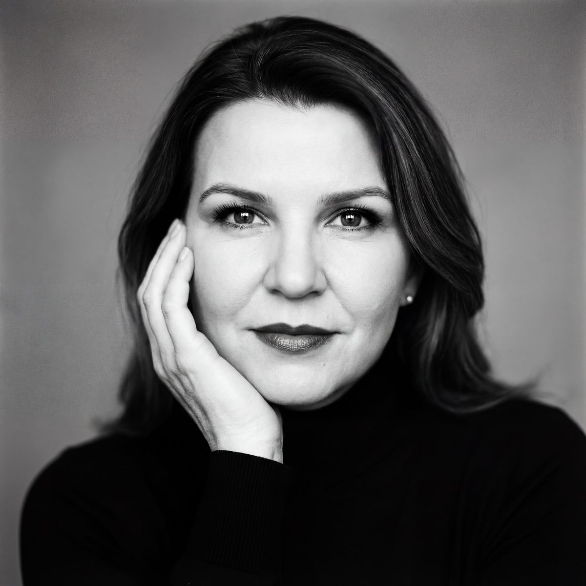 Hormone Replacement Therapy: Benefits, Risks, and Who It’s For